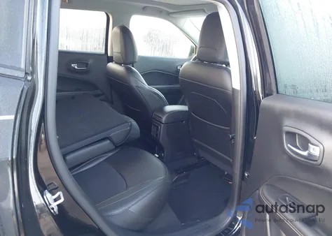 2020 Jeep Compass Latitude 4X4 z USA, uszkodzony, nr VIN 3C4NJDBB7LT100824